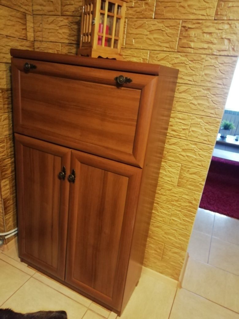 Sprzedam komplet mebli do salonu komoda plus witryna