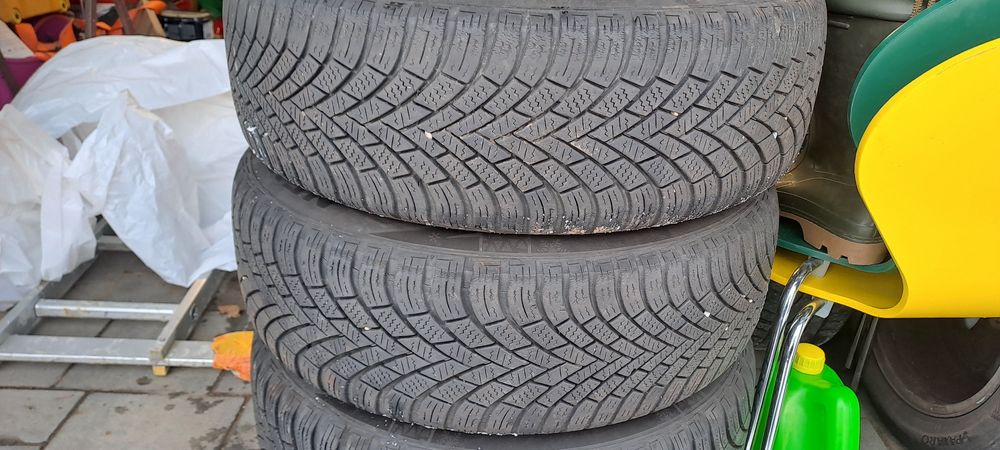Felgi stalowe 16 5x112 z oponami Nexen 215/60r16