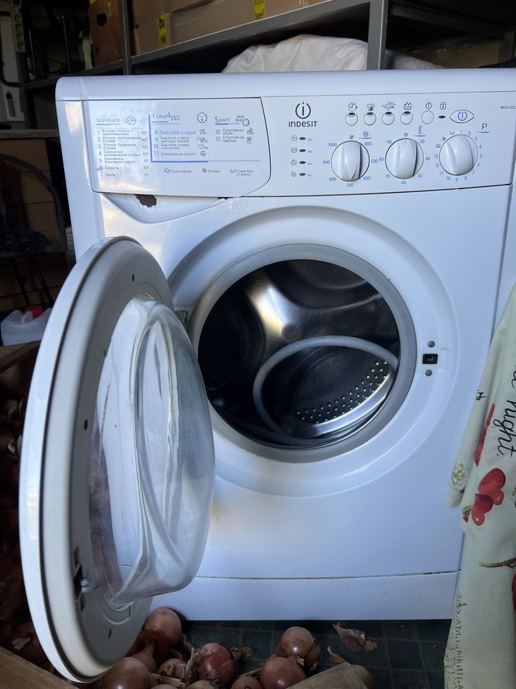 Узкая стиральная машинка Indesit WIUL 103