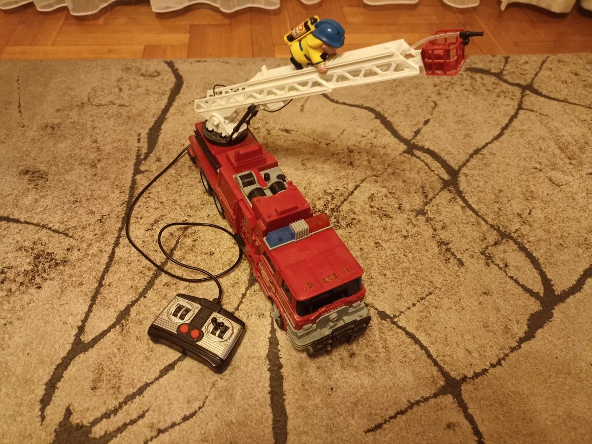 Zabawka wóz strażacki na pilot
