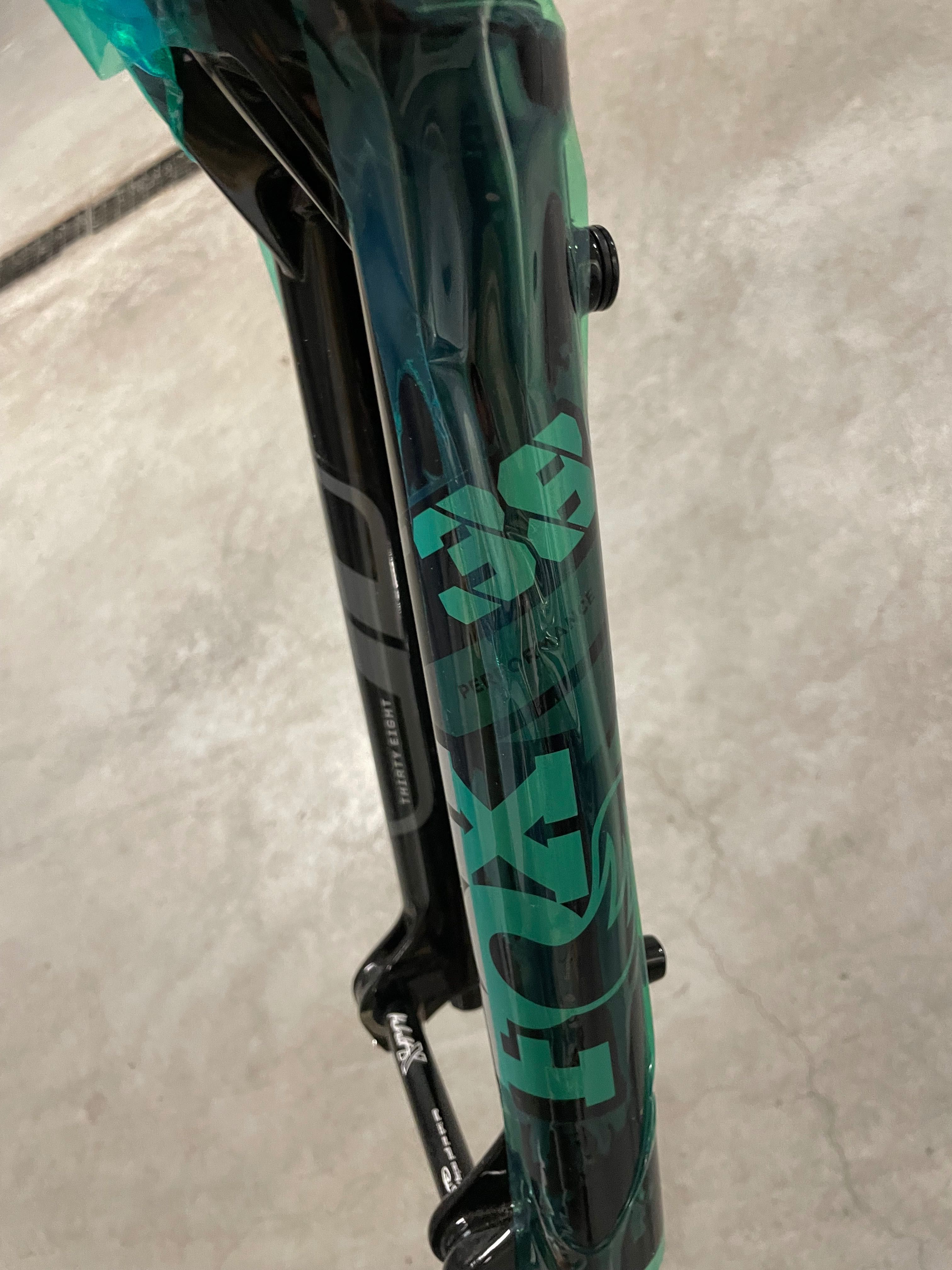 NOWY Fox 38 Float Performance 29/27,5 160mm enduro ebike mtb