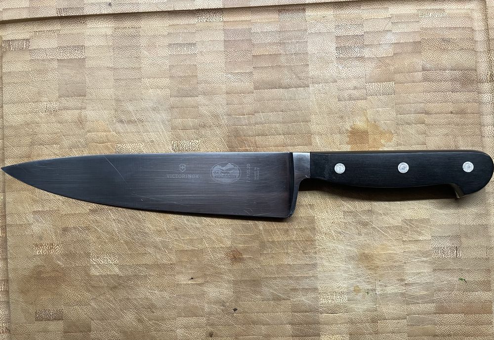 Nóż Victorinox szefa kuchni, kuty