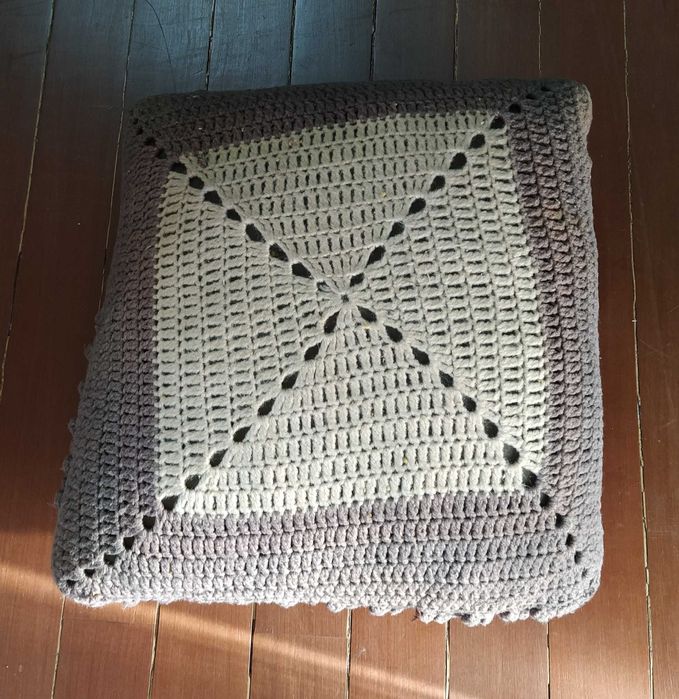 Almofadão de lã em crochet