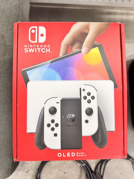 Nintendo Switch Oled Białe + przenośny kuferek.