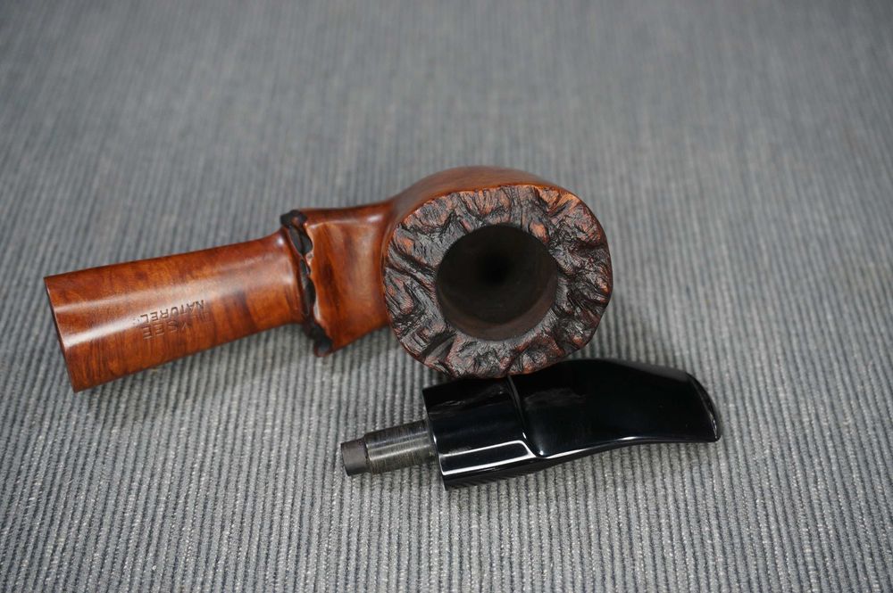 Cachimbo de forma original, ELYSEE, hand made, em urze (França)