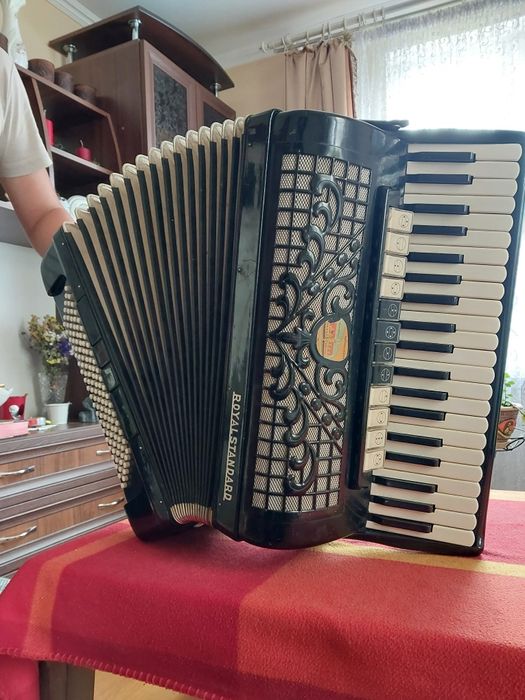 Продам акордеон,німецького виробництва