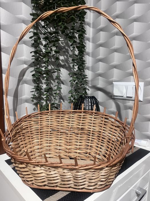 Kosz wiklinowy prezentowy