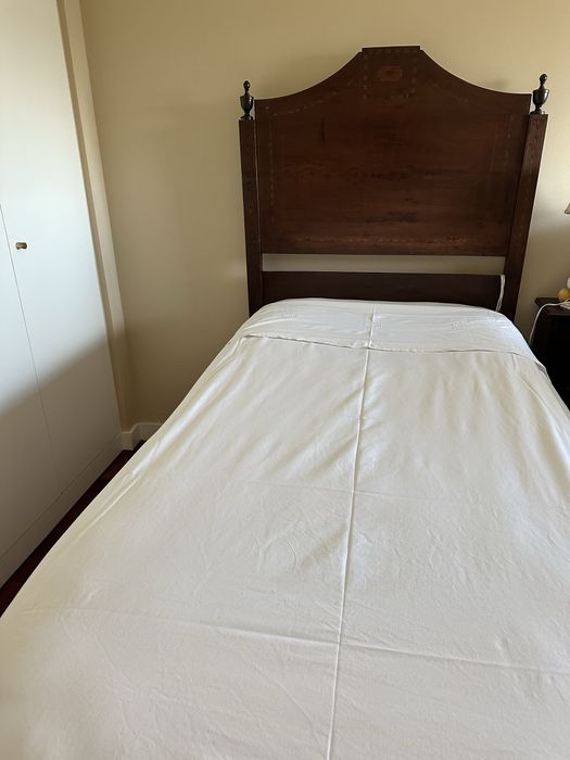 Cama Dona Maria Antiga e colchão