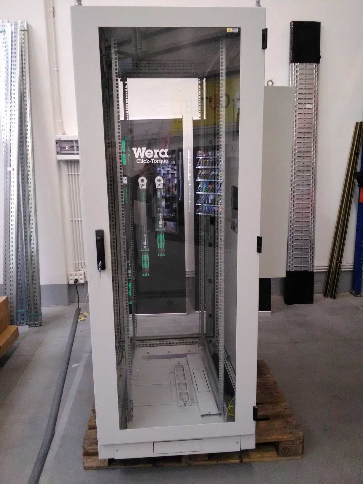 OUTLET Szafa serwerowa RACK 19' 42U 800x1000 KLIMATYZATOR