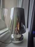 Kartell Cindy lampa stołowa LED platynowy metallic