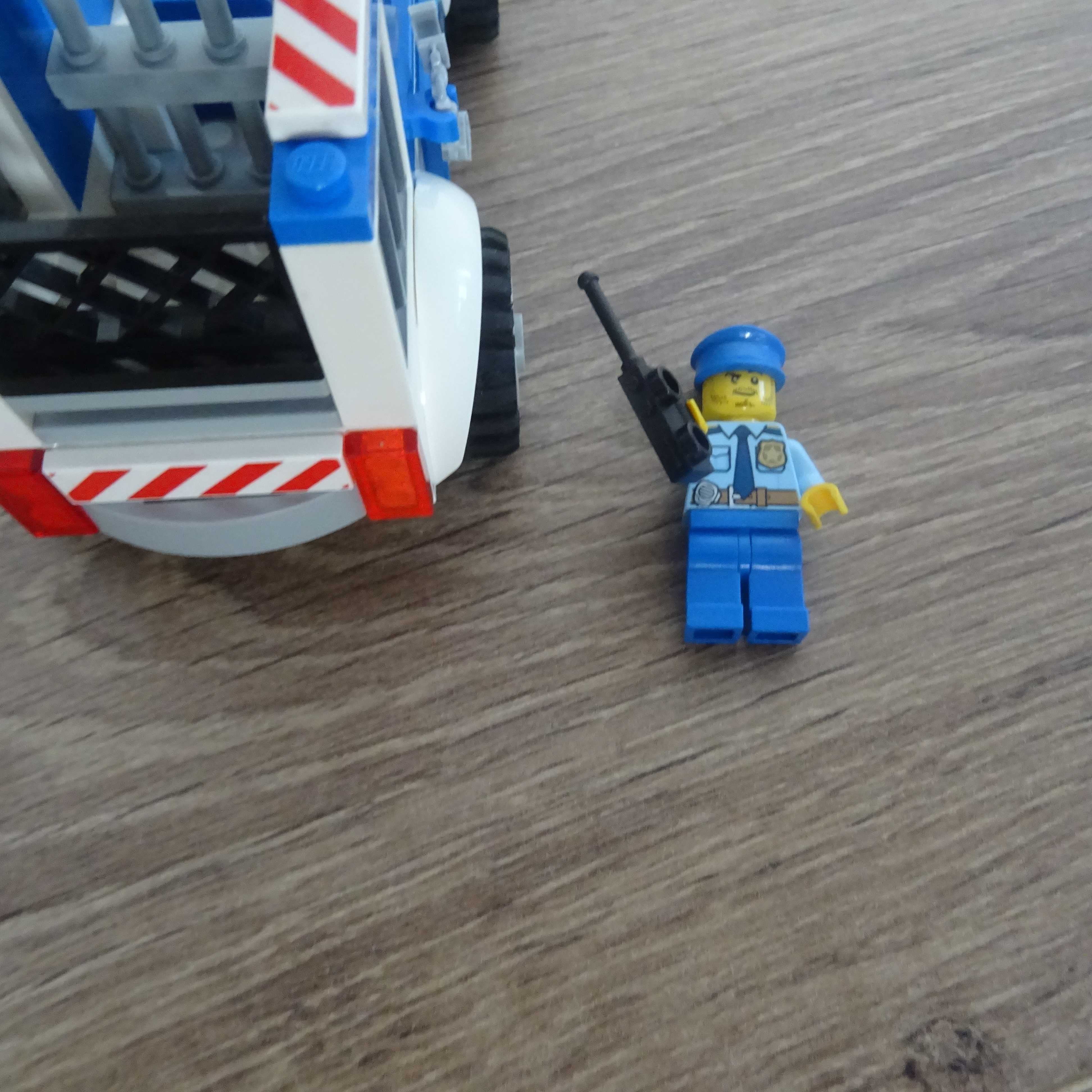 Lego konwój auto policyjne z policjantem