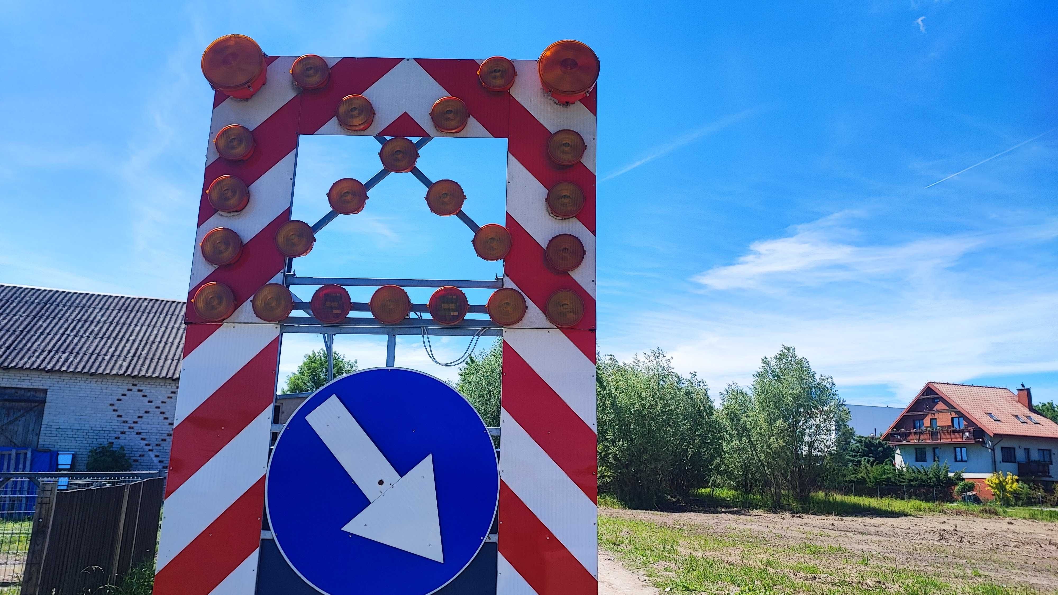 Przyczepa sygnalizacyjna U26 Kierowanie ruchem Wynajem Znaki drogowe
