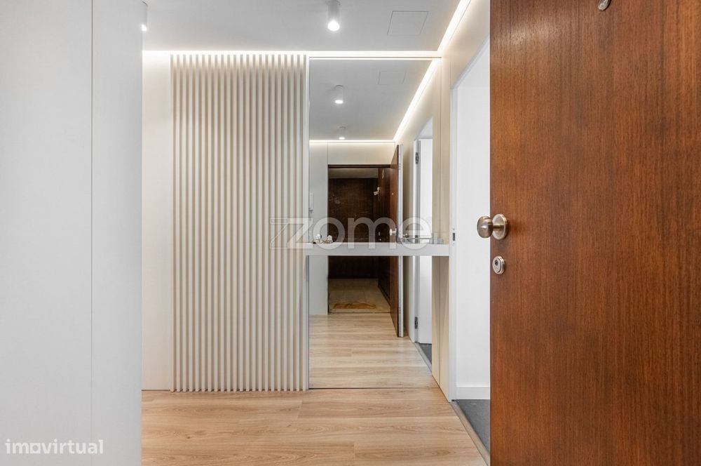 Apartamento T2 Totalmente Renovado Em Ramalde, Porto