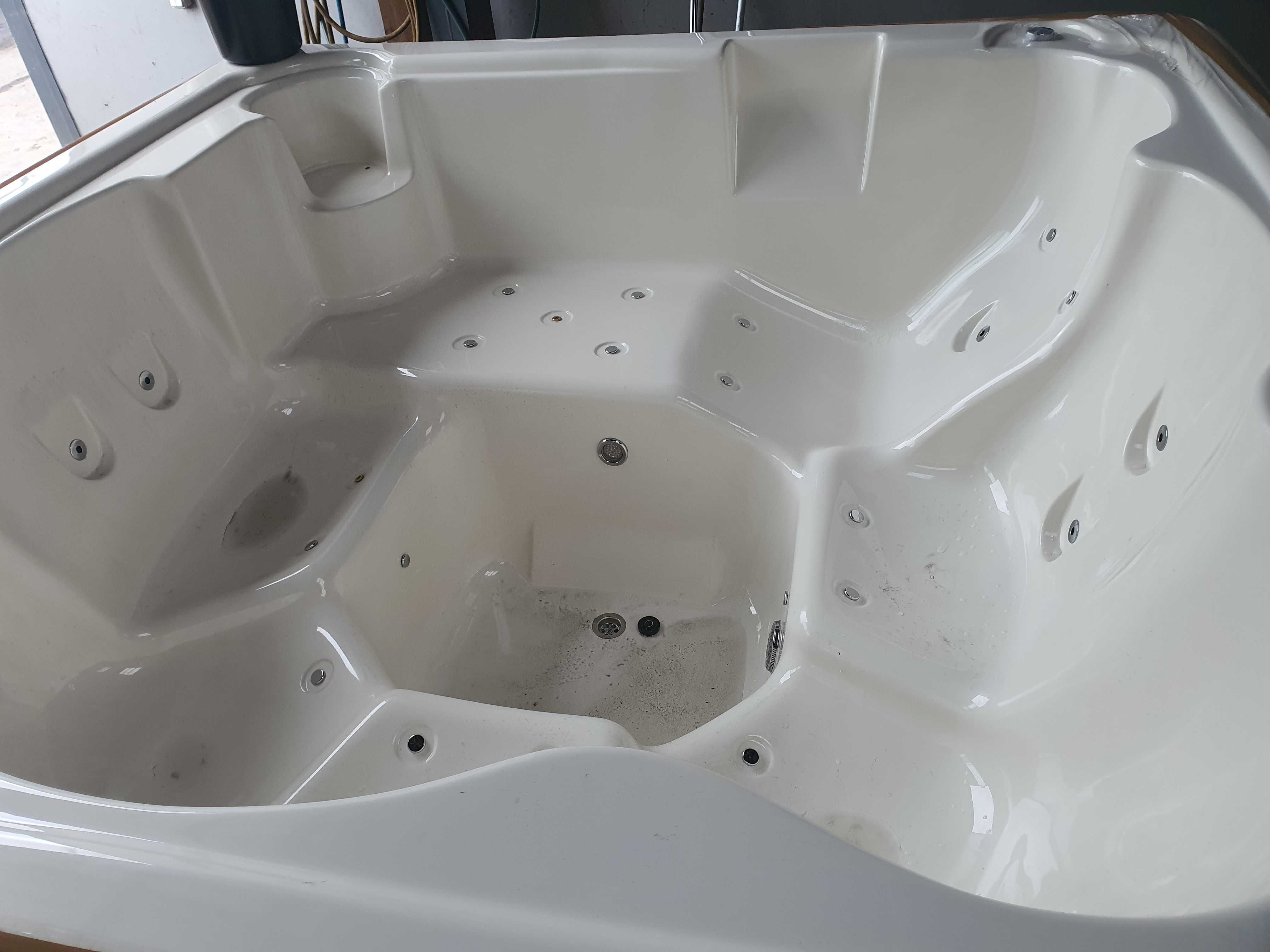 Jacuzzi hydromasaż jakuzzi gorąca beczka hot tube basen OD RĘKI