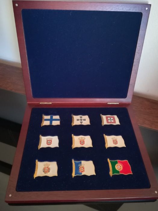 Colecção Bandeiras de Portugal - Medalhas - Estojo Madeira - Novo