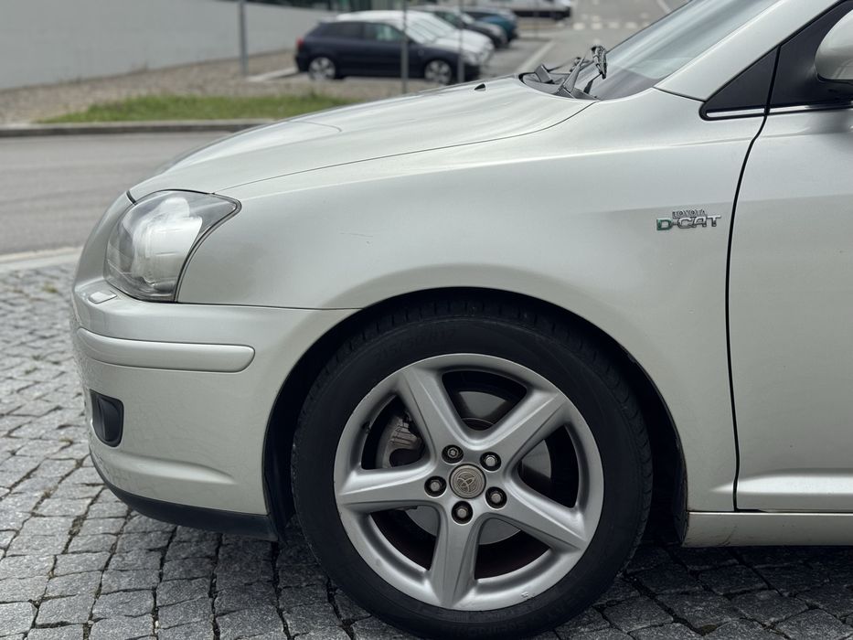 Toyota avencis 2.2 D-cat D4D full extras