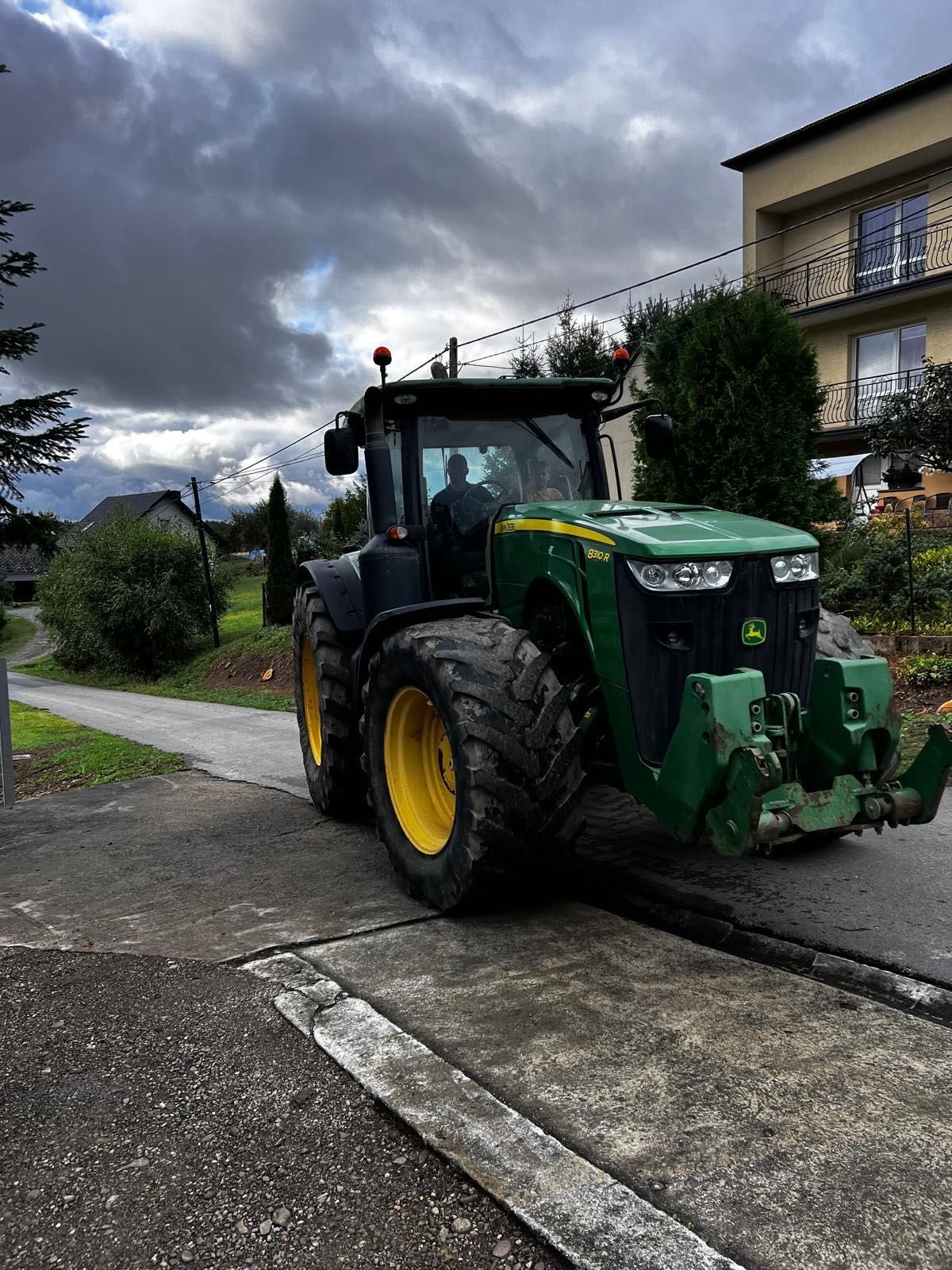 John Deere 8310R