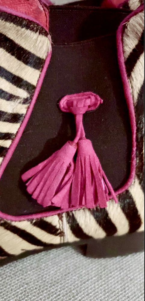 Botins em couro bege e rosa