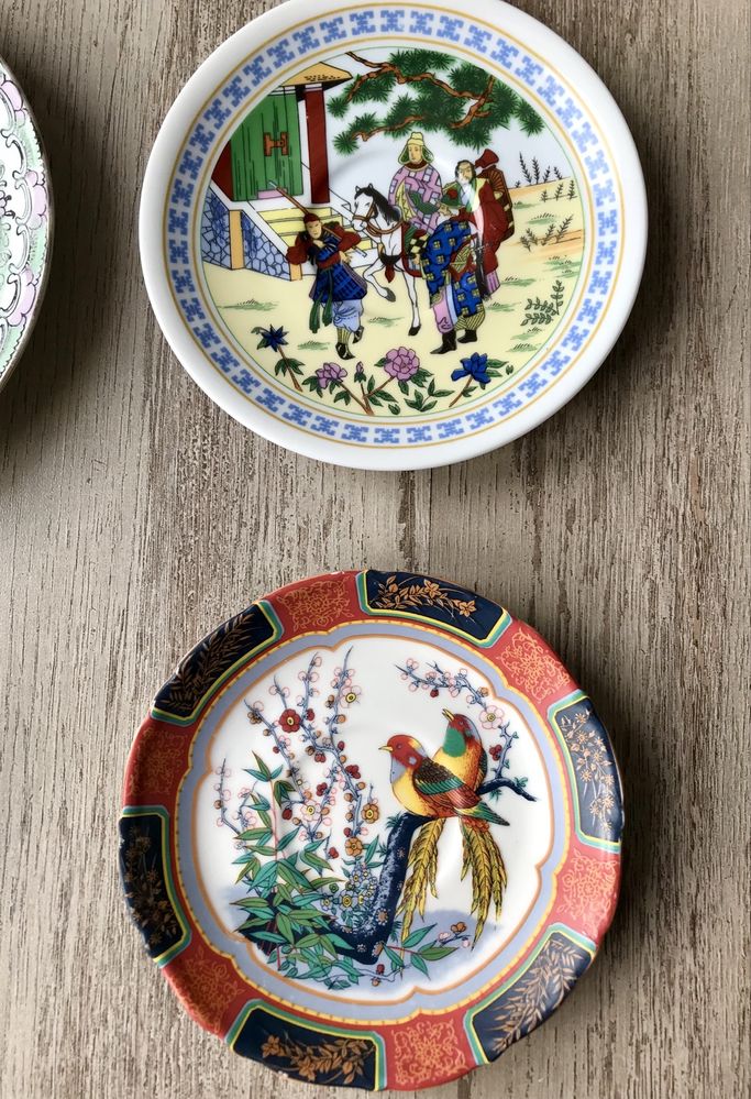 Conjunto de pratos asiáticos