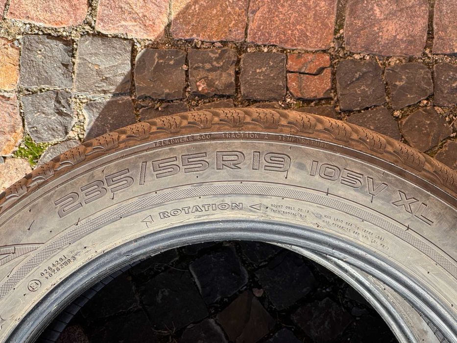 Зимова резина пара Nokian 235/55 R19