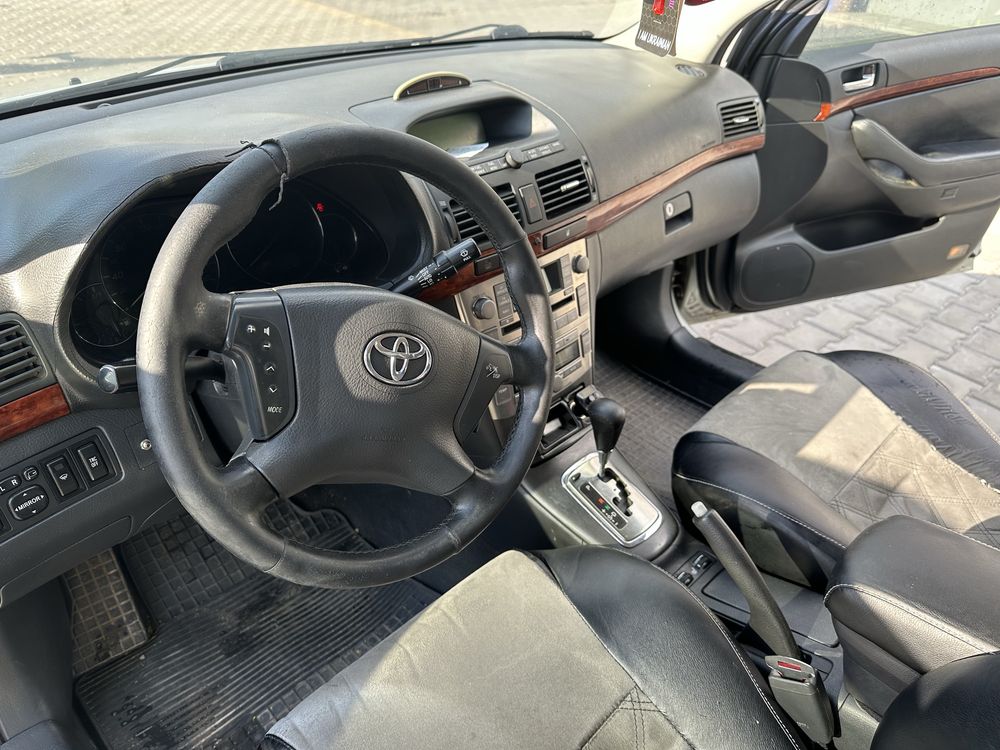 Продам тайоту авенсис 2003