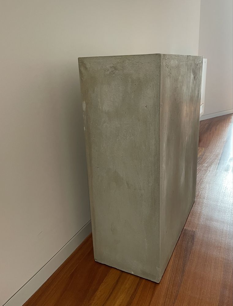 Floreira em resinpietra - 72x60x25cm