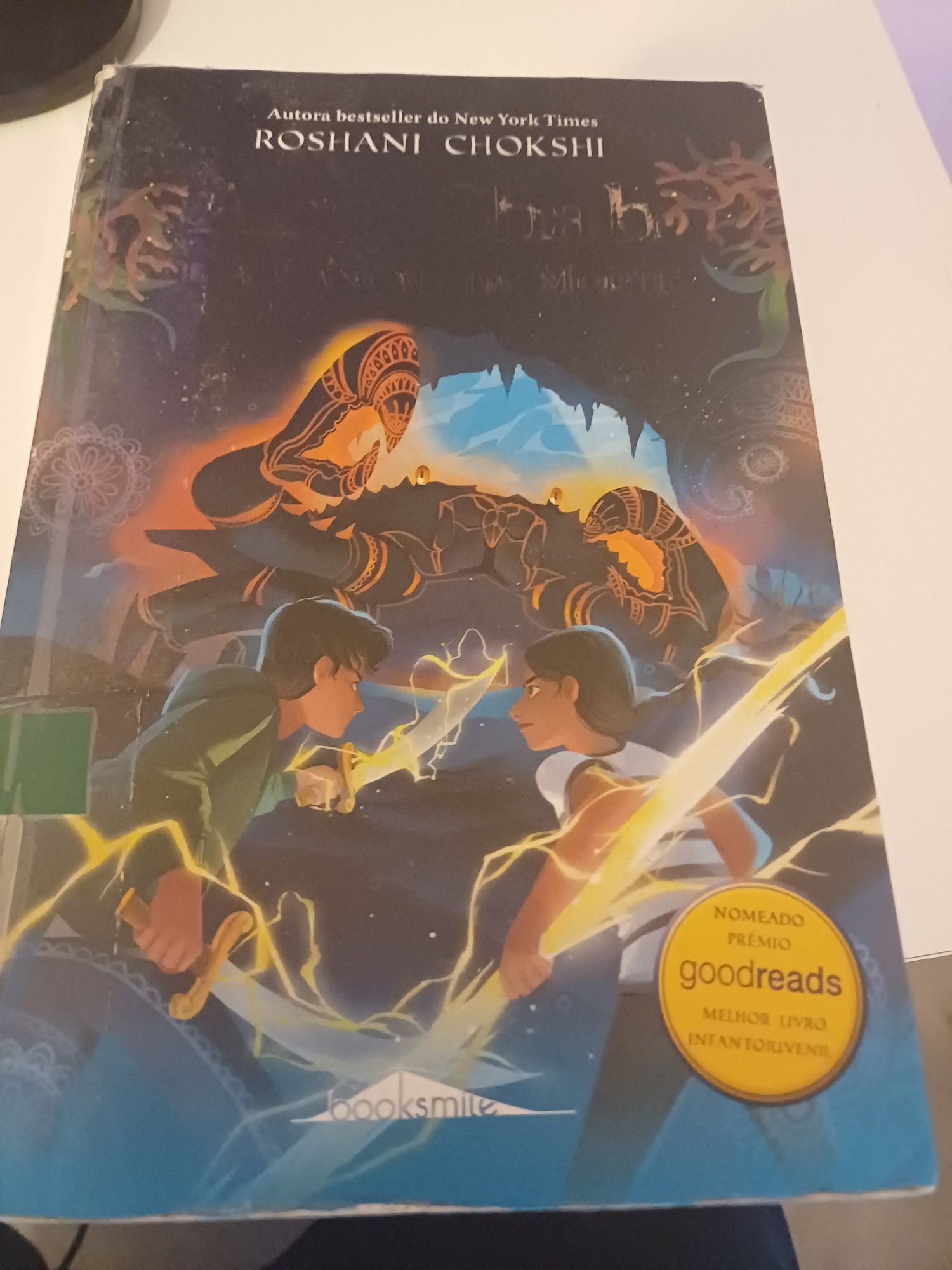 Vendo livro de história emocionante