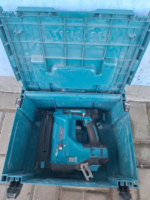 Akumulatorowa sztyfciarka makita 18v dbn500