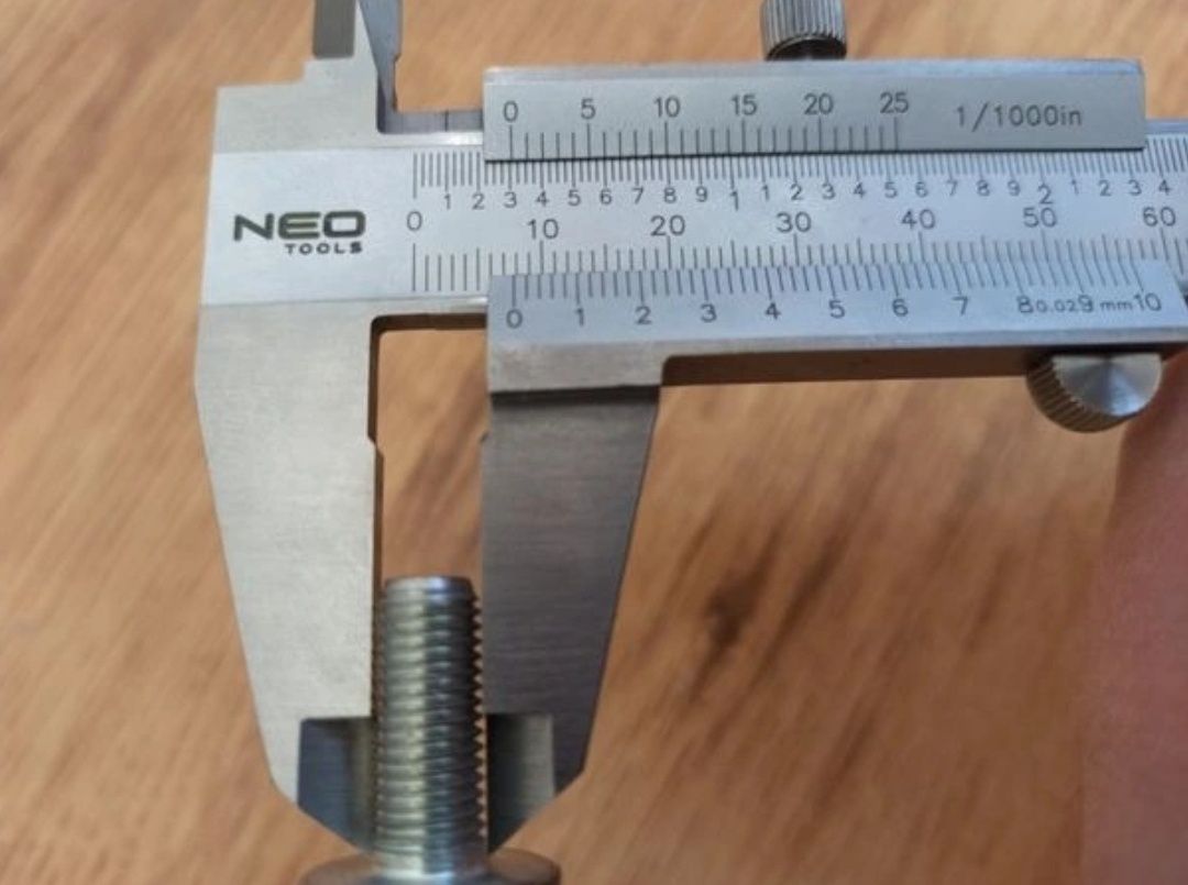 Adapter śruba M14 na 5/16 cala do polerki itp.