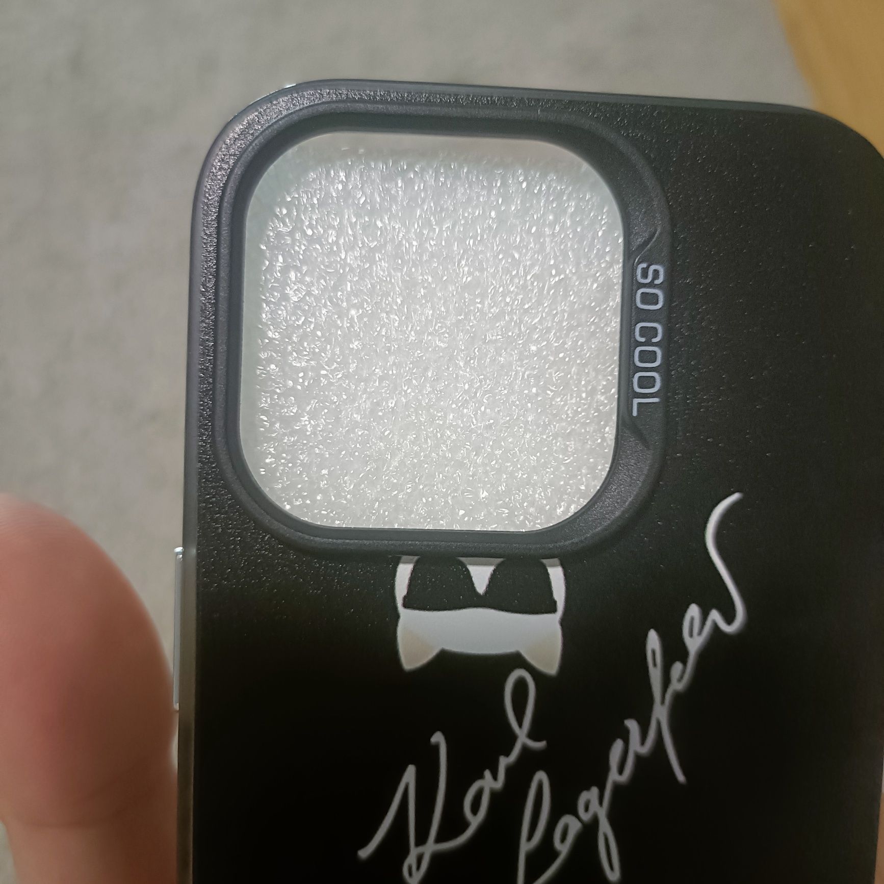Capa iPhone 16 pro  Karl lagerfeld
