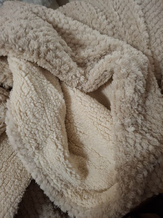 Теплі пледи на штучний овчині