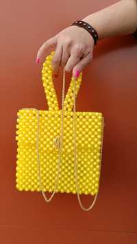 Модная, стильная жёлтая сумка из акриловых бусин (з намистин)