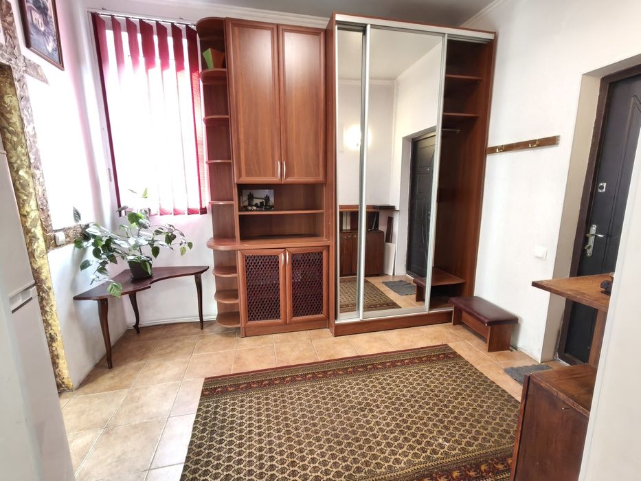 Центр міста. Оренда частина будинку з окремими своїм двором та входом.