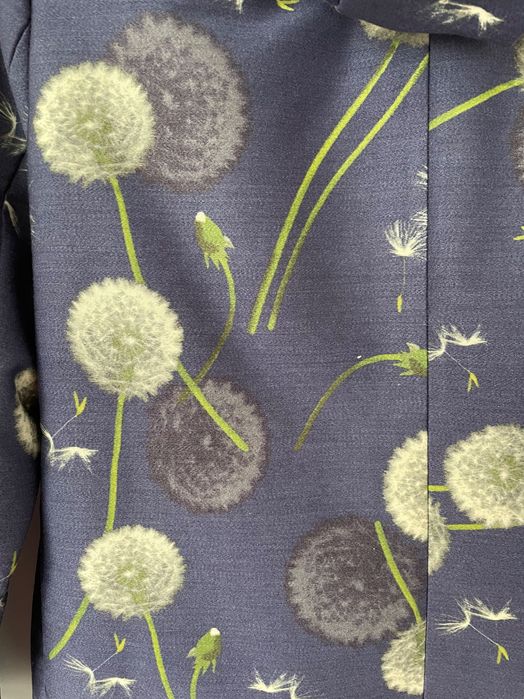 Демісезонна куртка з принтом, квітковий мотив.