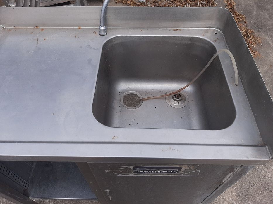 Lava loucas cuba grande parcialmente fechada