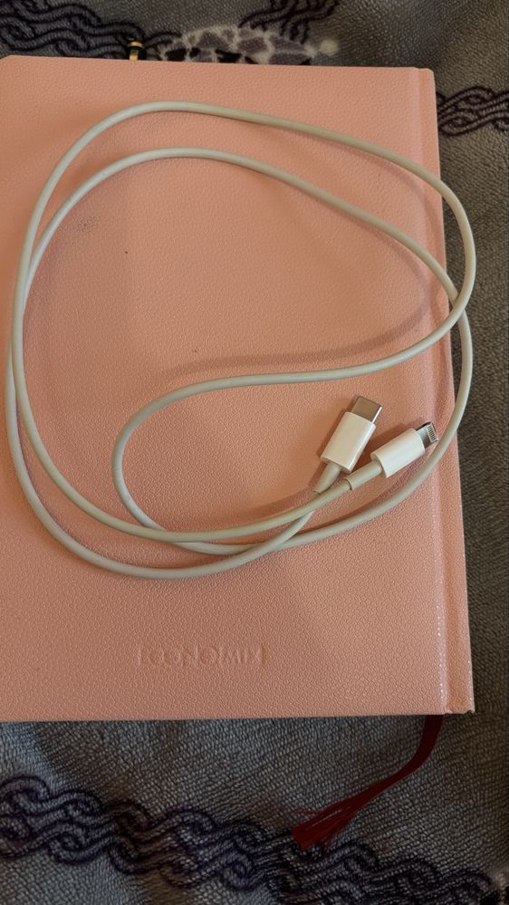 Кабель на айфон 13 Apple USB-C to Lightning Cable (1m)