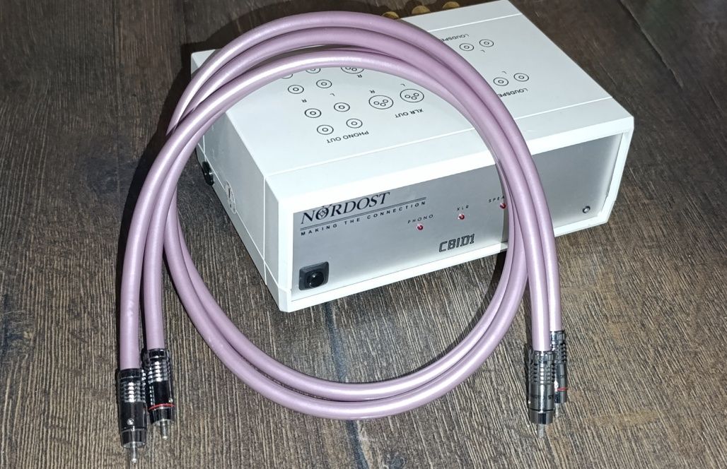 Самий верхній міжблочник Atlas cables Elektra AllCu, Rca, OCC