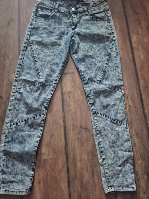 Sprzedam mało używane spodnie cena 50 zł rozmiar 40