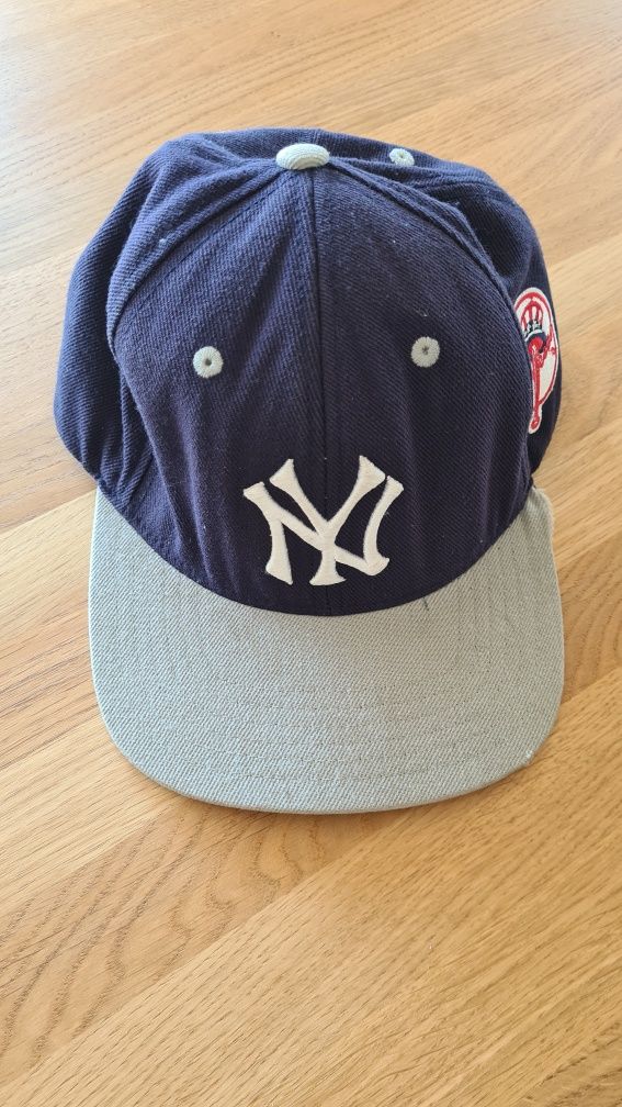 Czapka z daszkiem bejsbolówka NY Yankees. Granatowa