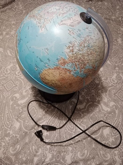 Lampka globus na prąd