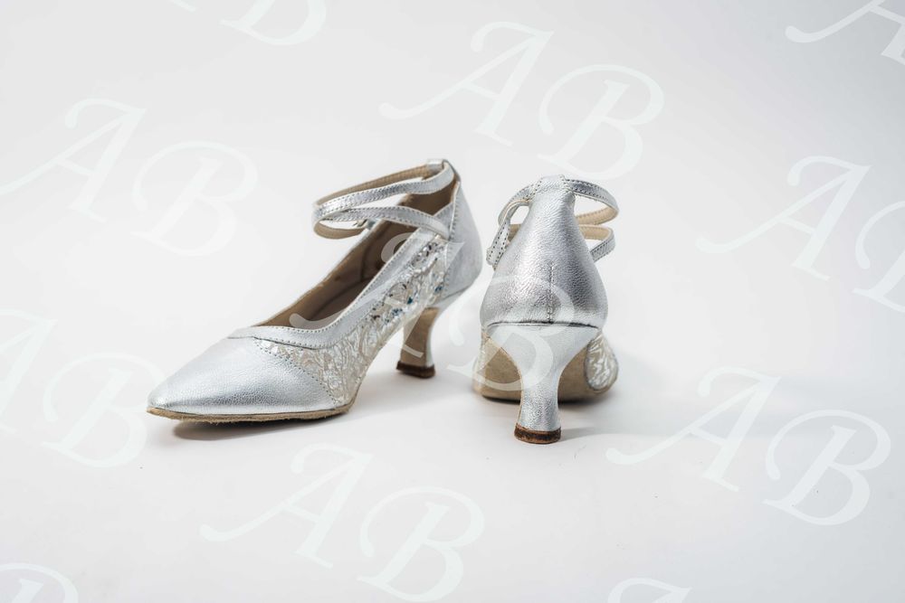 Взуття для бальних танців. Жіноче, чоловіче, дитяче.