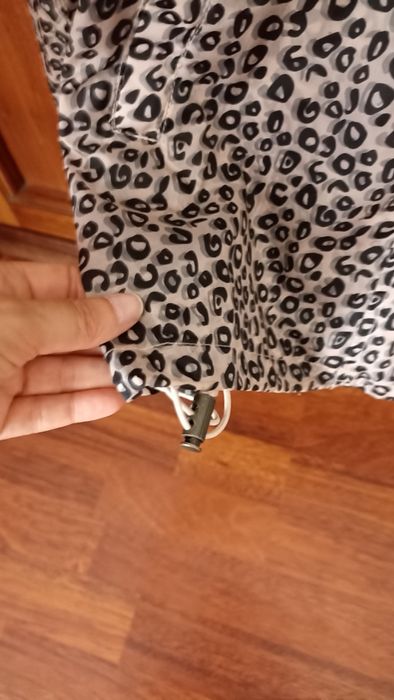 Casaco guarda vento animal print NafNaf 38