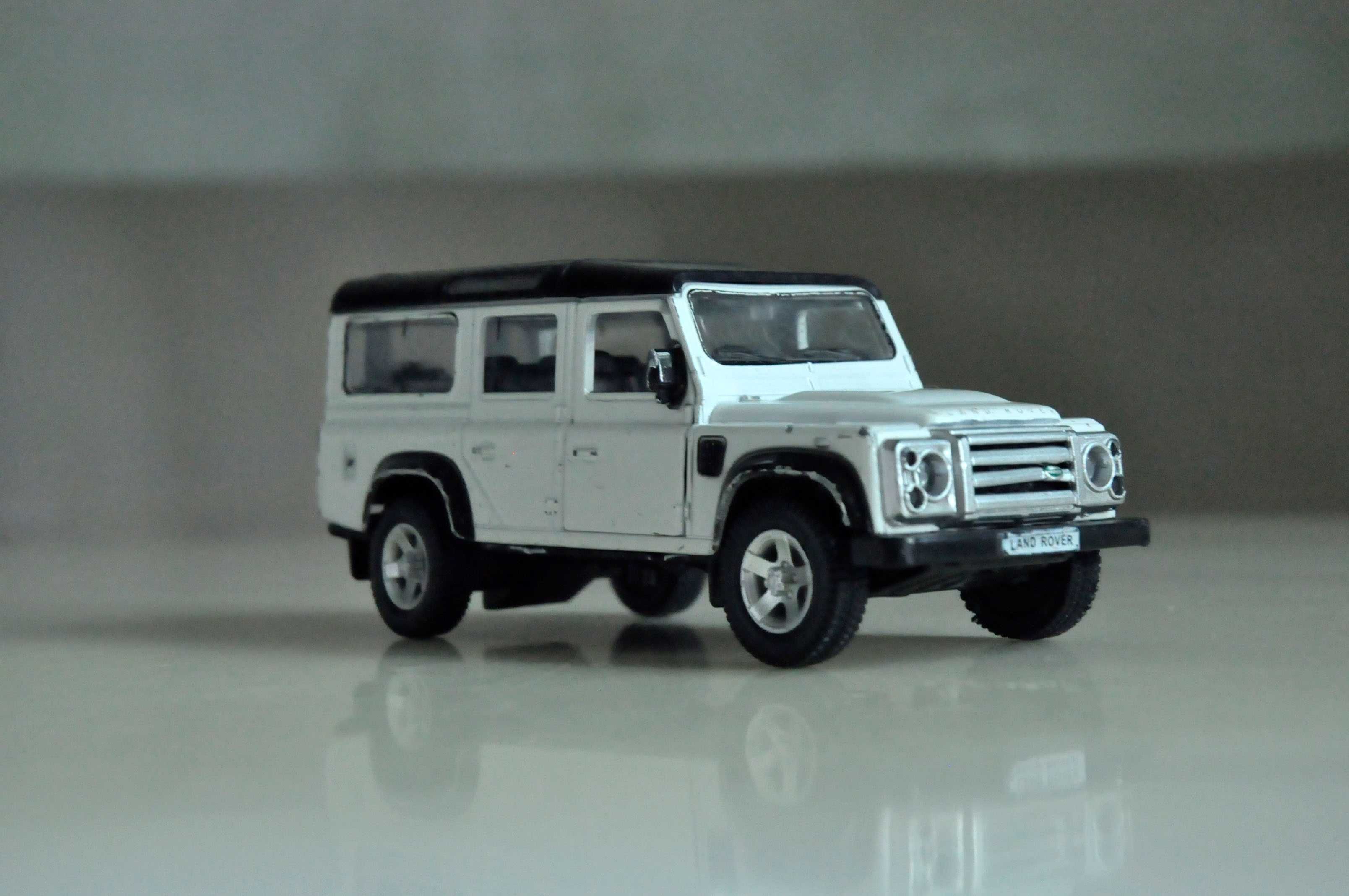 Железная машинка RMZ city  Land Rover Defender