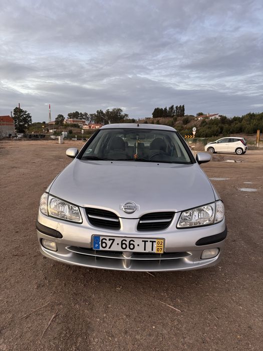 Nissan Almera N16 1.5 com sensores de estacionamento traseiro