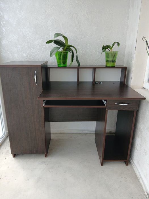 Продам комп'ютерний стіл,  письмовий стіл