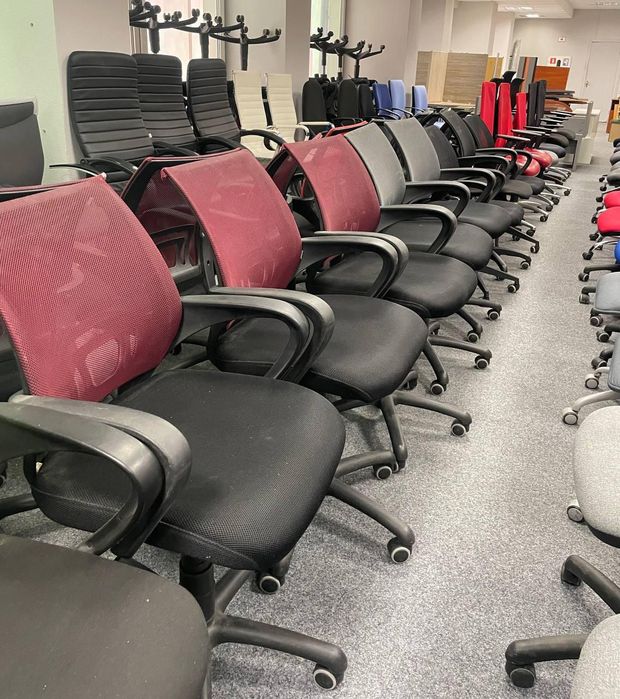 Большие столы кресла менеджера