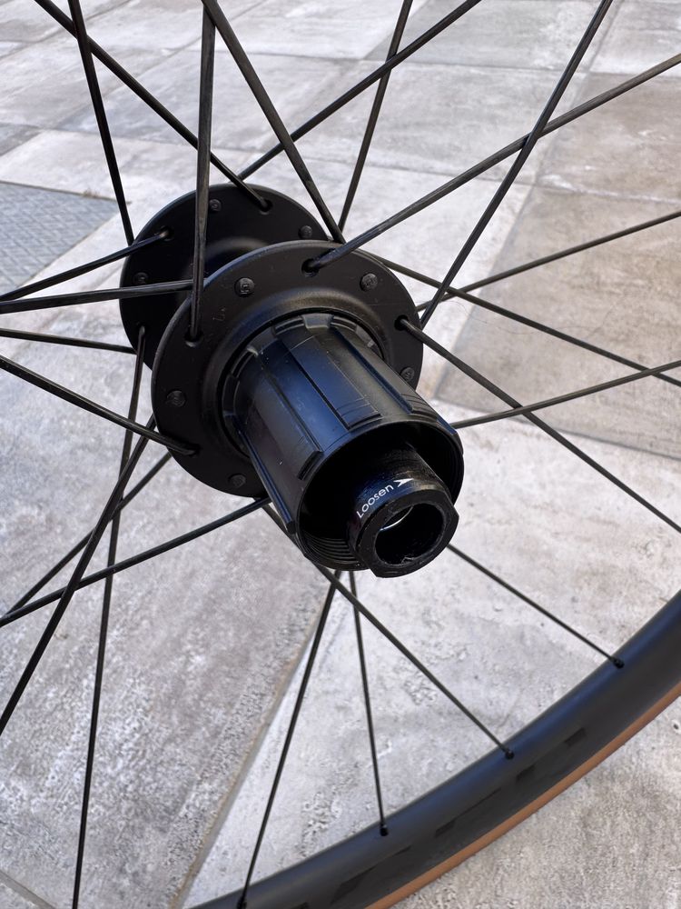 Bontrager Aeolus Elite 35 TLR Disc