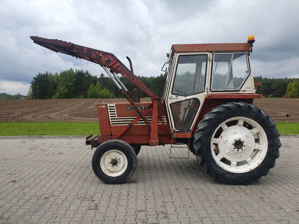 Ciągnik rolniczy FIAT 680/8 z ładowacz czołowy