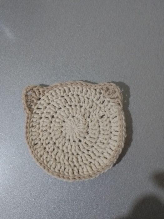 В'язана підставка для чашки у вигляді котика