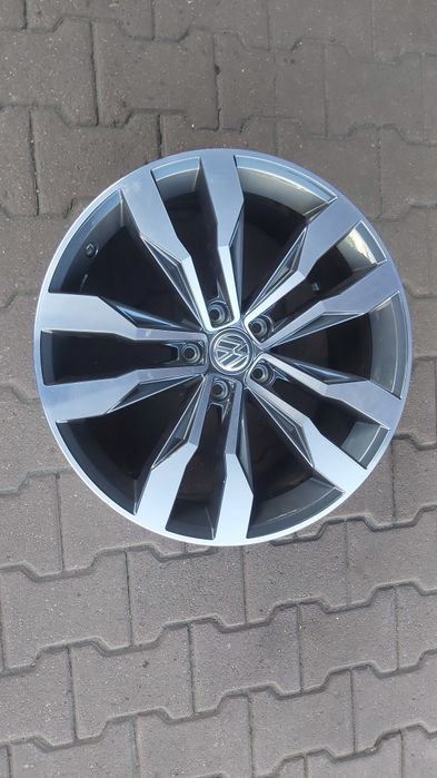 Felga T-ROC  Oryginał 19 Cali   2GA 601025F